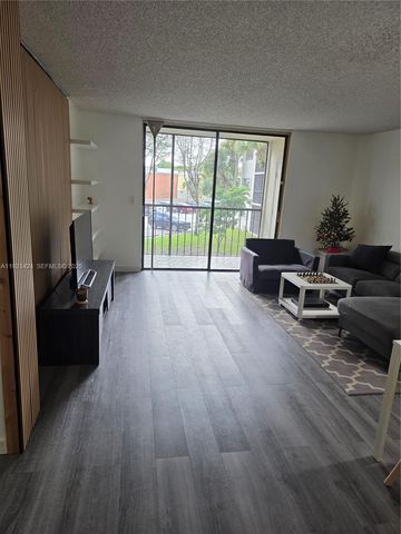 8065 SW 107th Ave 202, Miami, FL 33173