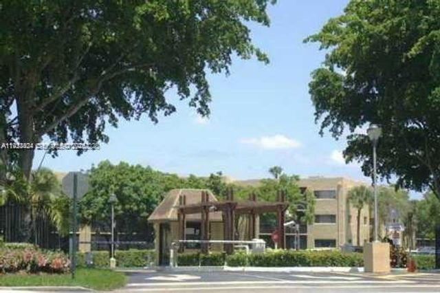 8065 SW 107th Ave 202, Miami, FL 33173