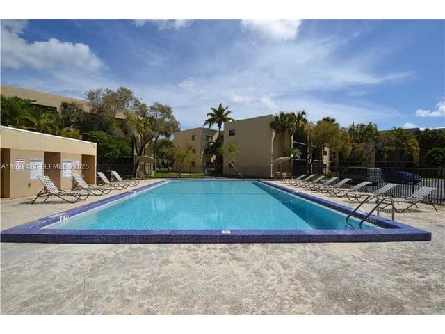 8065 SW 107th Ave 202, Miami, FL 33173