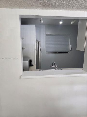 8065 SW 107th Ave 202, Miami, FL 33173