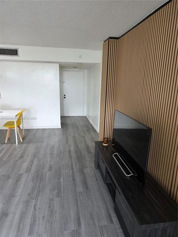 8065 SW 107th Ave 202, Miami, FL 33173