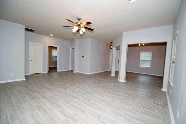 7019 Hazelnut Lane, Baytown, TX 77521