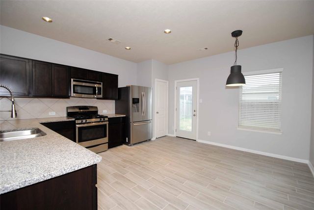 7019 Hazelnut Lane, Baytown, TX 77521