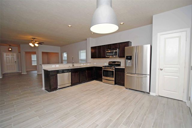 7019 Hazelnut Lane, Baytown, TX 77521