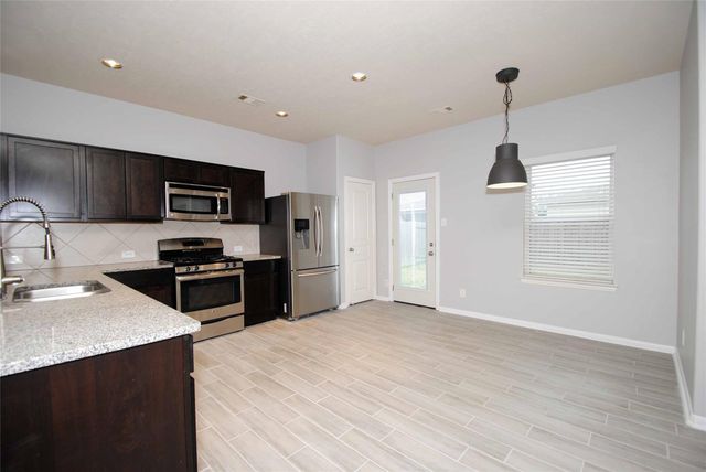 7019 Hazelnut Lane, Baytown, TX 77521