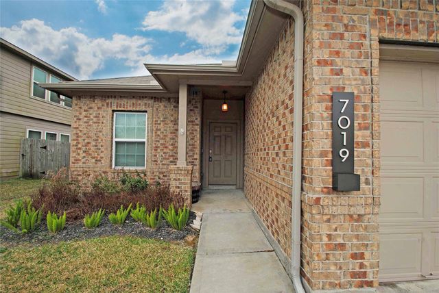 7019 Hazelnut Lane, Baytown, TX 77521