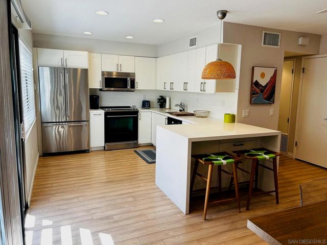 6135 Montecito Dr 5, Palm Springs, CA 92264