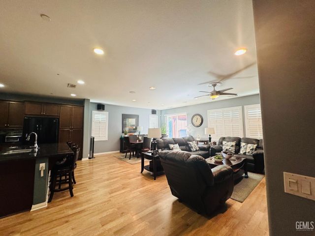5921 Moonlight Peak Drive, Bakersfield, CA 93311