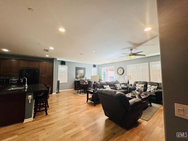 5921 Moonlight Peak Drive, Bakersfield, CA 93311