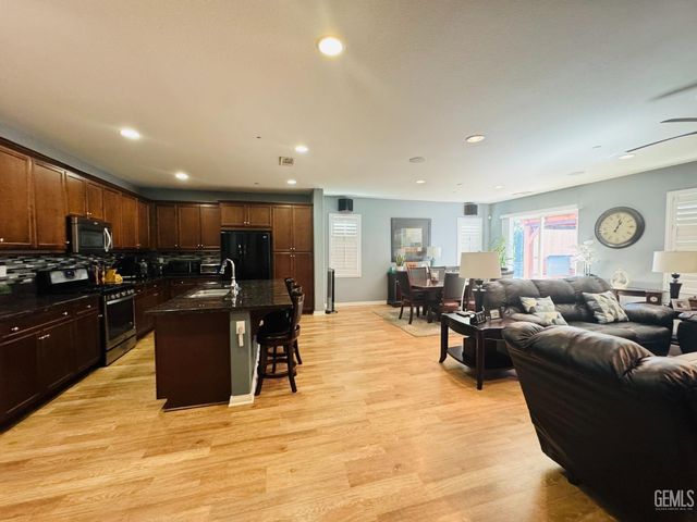 5921 Moonlight Peak Drive, Bakersfield, CA 93311