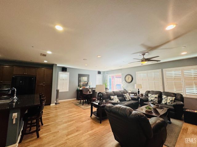 5921 Moonlight Peak Drive, Bakersfield, CA 93311