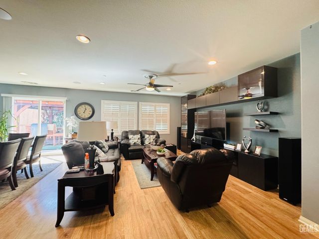 5921 Moonlight Peak Drive, Bakersfield, CA 93311