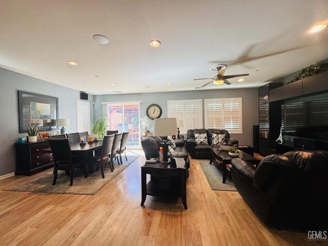 5921 Moonlight Peak Drive, Bakersfield, CA 93311