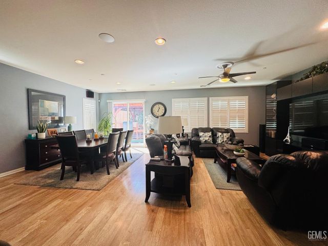 5921 Moonlight Peak Drive, Bakersfield, CA 93311