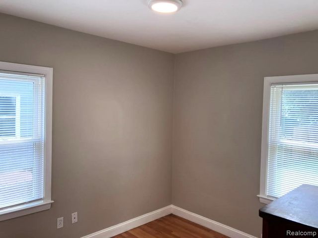 8072 Superior, Center Line, MI 48015
