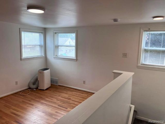8072 Superior, Center Line, MI 48015