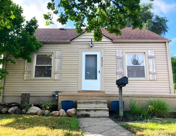 8072 Superior, Center Line, MI 48015