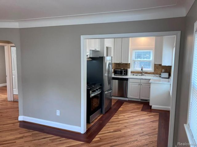 8072 Superior, Center Line, MI 48015