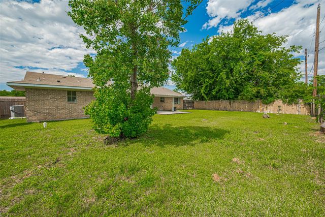 101 Wildrose Street, Baytown, TX 77520