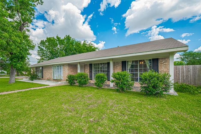 101 Wildrose Street, Baytown, TX 77520