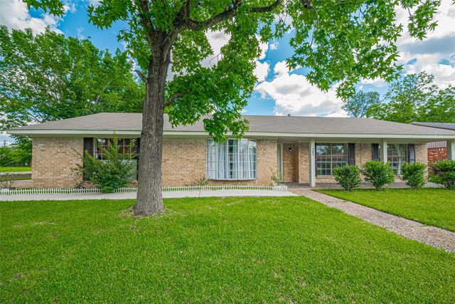 101 Wildrose Street, Baytown, TX 77520