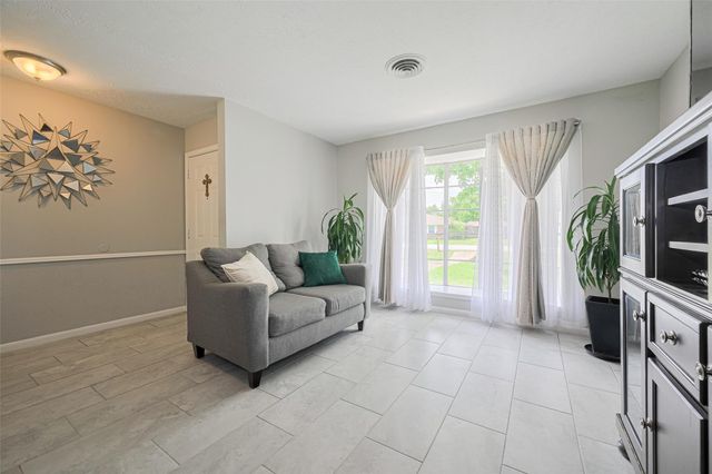 101 Wildrose Street, Baytown, TX 77520