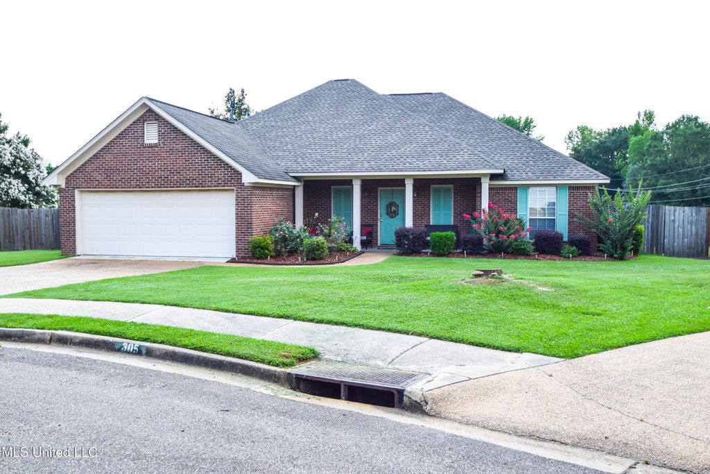 305 Peachtree Street, Brandon, MS 39042