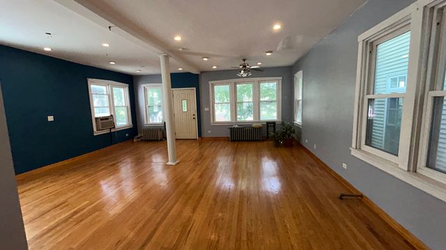 4136 N Bell Avenue, Chicago, IL 60618