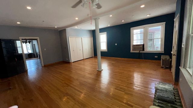 4136 N Bell Avenue, Chicago, IL 60618
