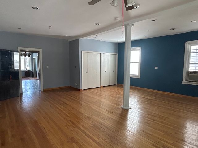 4136 N Bell Avenue, Chicago, IL 60618