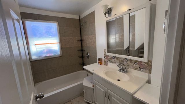 4136 N Bell Avenue, Chicago, IL 60618