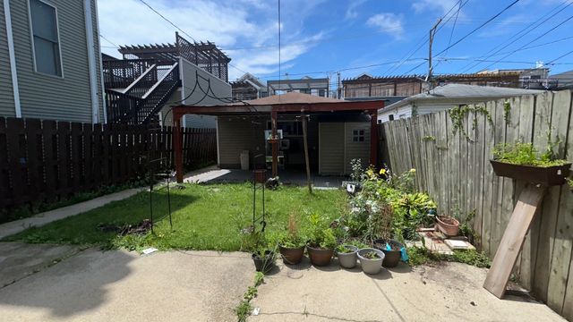 4136 N Bell Avenue, Chicago, IL 60618