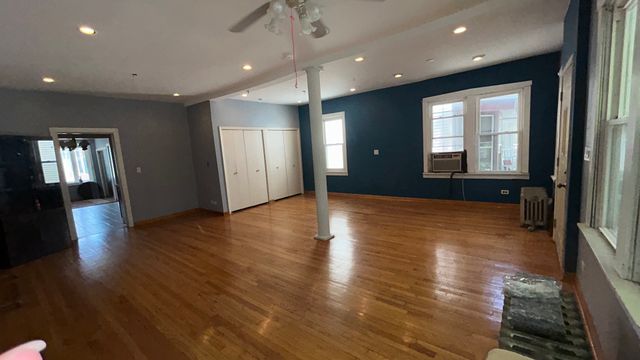 4136 N Bell Avenue, Chicago, IL 60618