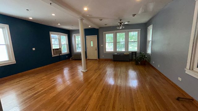 4136 N Bell Avenue, Chicago, IL 60618