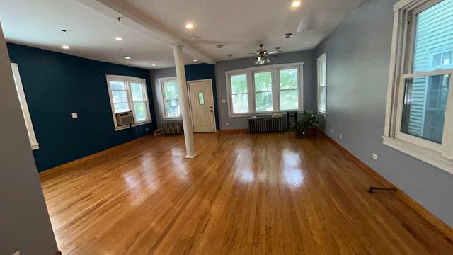 4136 N Bell Avenue, Chicago, IL 60618