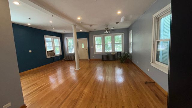 4136 N Bell Avenue, Chicago, IL 60618