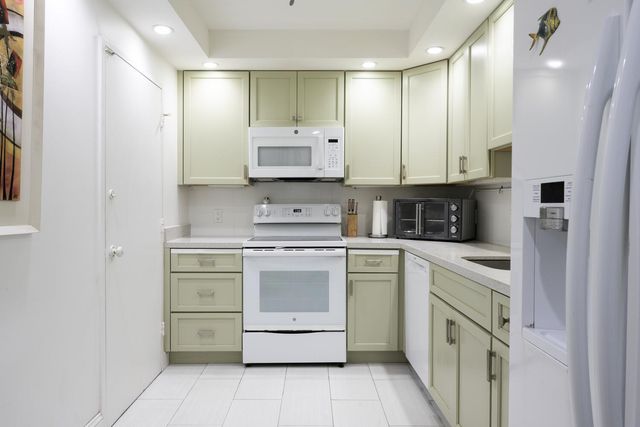 2295 S Ocean Boulevard 404, Palm Beach, FL 33480