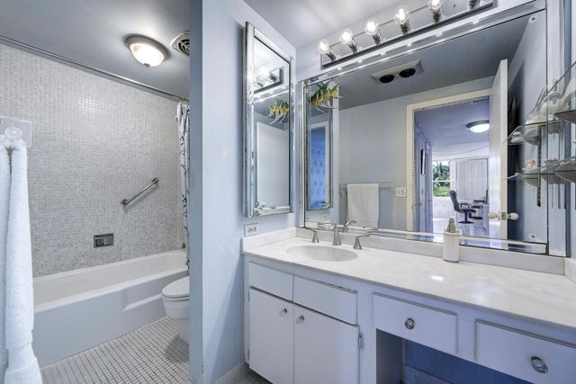 2295 S Ocean Boulevard 404, Palm Beach, FL 33480