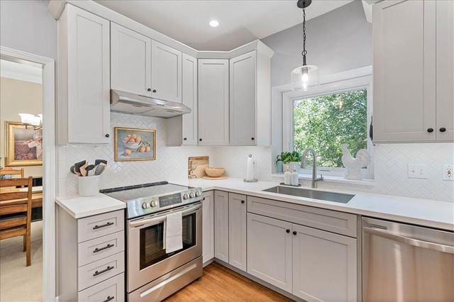 14913 W 124th Terrace, Olathe, KS 66062