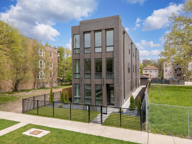 5921 S Calumet Avenue 1, Chicago, IL 60637