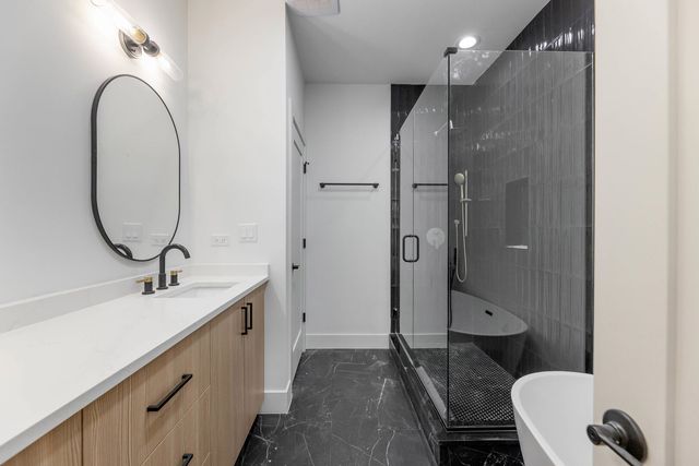 5921 S Calumet Avenue 1, Chicago, IL 60637