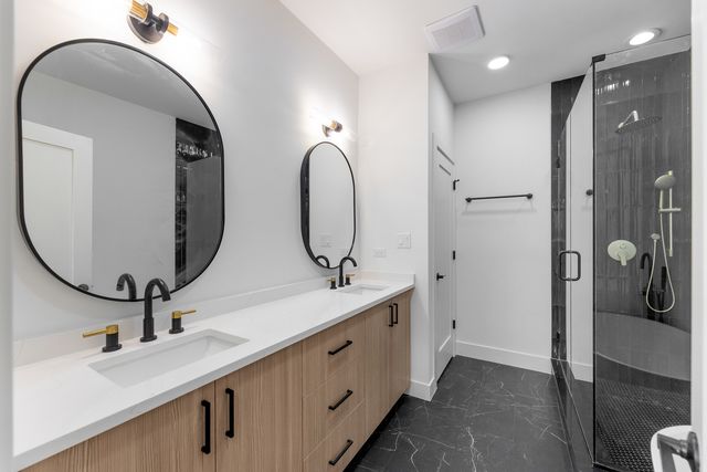 5921 S Calumet Avenue 1, Chicago, IL 60637