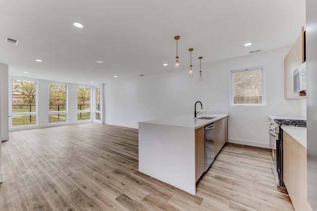 5921 S Calumet Avenue 1, Chicago, IL 60637