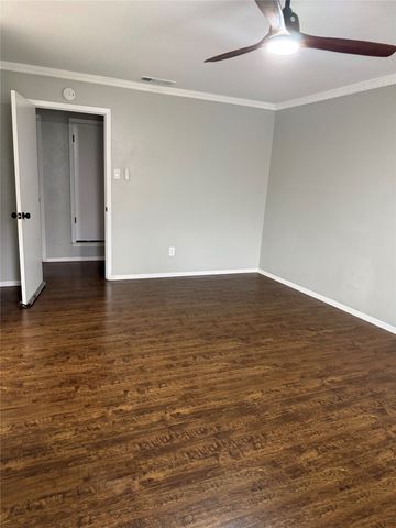 2117 Wellington Drive, Grand Prairie, TX 75051
