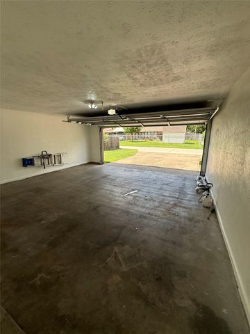 2117 Wellington Drive, Grand Prairie, TX 75051