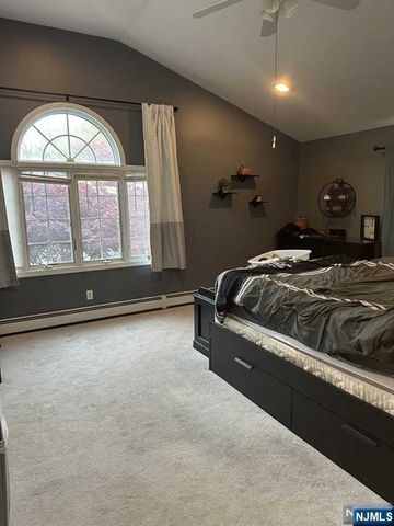 22 Garners Lane, Elmwood Park, NJ 07407