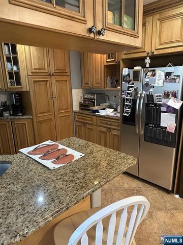 22 Garners Lane, Elmwood Park, NJ 07407