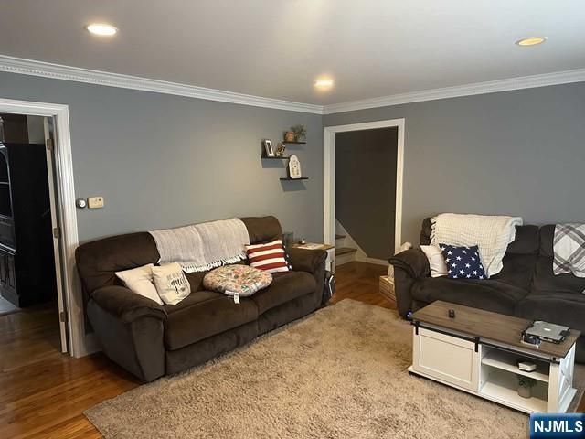 22 Garners Lane, Elmwood Park, NJ 07407