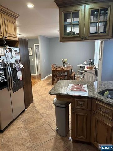 22 Garners Lane, Elmwood Park, NJ 07407