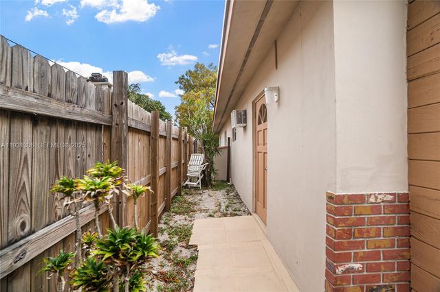 3660 NE 12th Ave, Pompano Beach, FL 33064